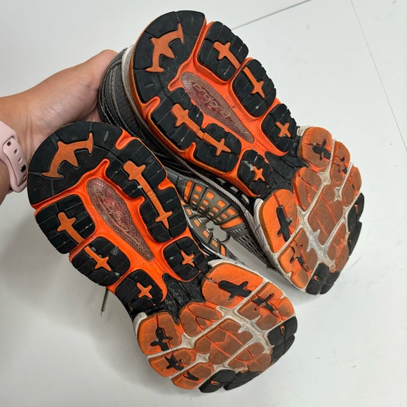 Saucony grey and orange running shoes 8 - Picture 4 of 5